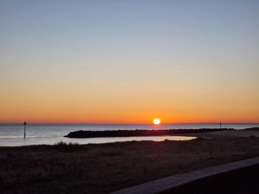 Awave From It All - Escape The City Life Jaywick Sands Εξωτερικό φωτογραφία