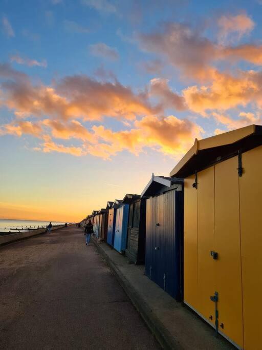 Awave From It All - Escape The City Life Jaywick Sands Εξωτερικό φωτογραφία