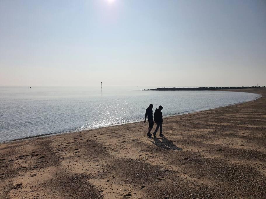 Awave From It All - Escape The City Life Jaywick Sands Εξωτερικό φωτογραφία